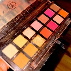 Anastasia Beverly Hills MODERN RENAISSANCE eye shadow palette